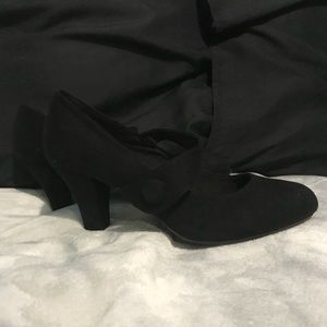Short black pumps